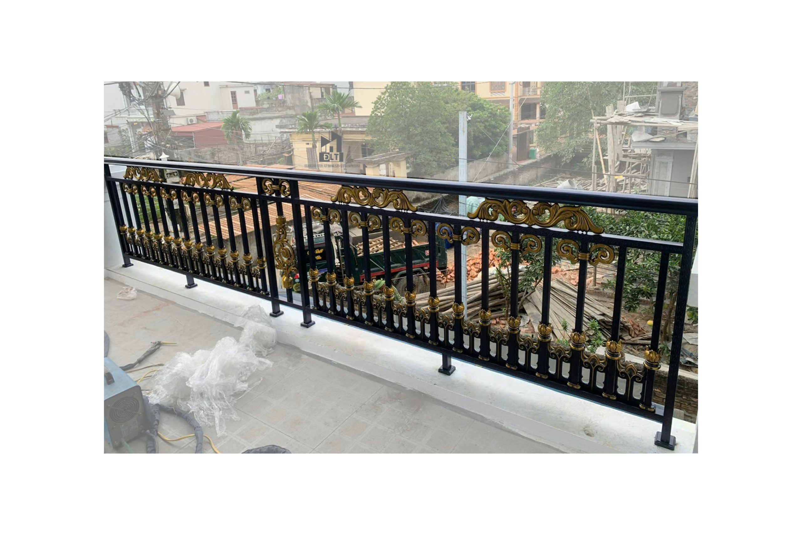 mau-lan-can-thang-co-dien-inox-son-nung-so-09